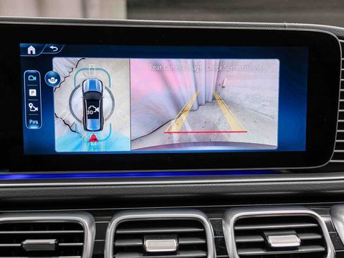 Used 2025 Mercedes-Benz GLS 450 4MATIC image 23