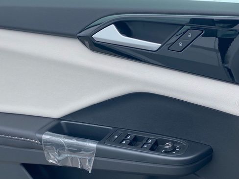 New 2026 Volkswagen Taos SE AWD/4WD image 8