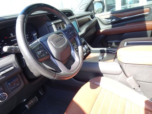 Used 2023 GMC Yukon Denali Ultimate image 12