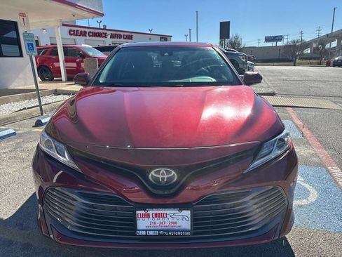 Used 2018 Toyota Camry XLE image 2
