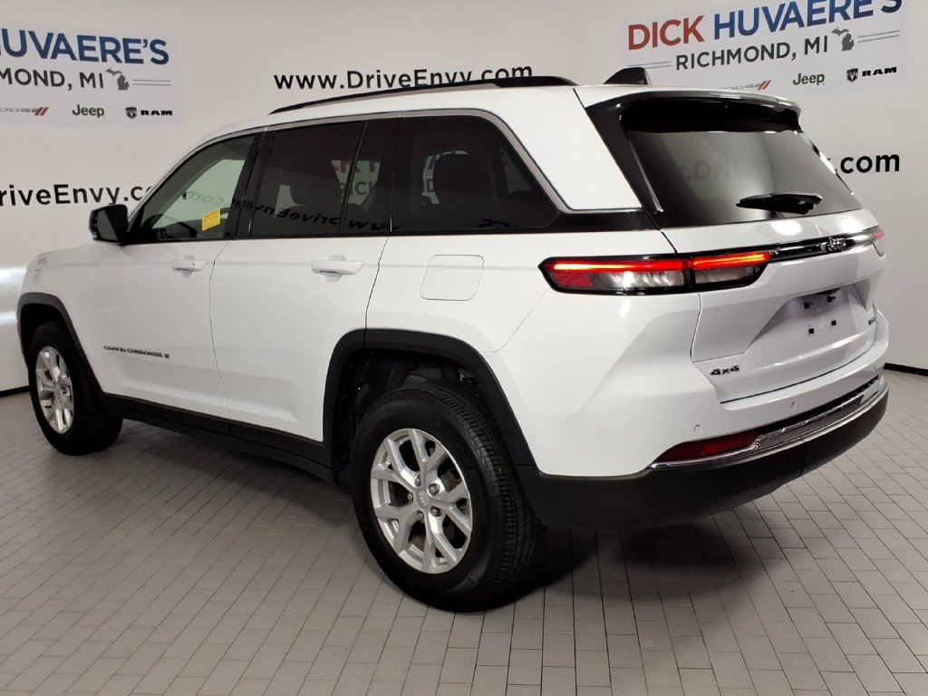 Used 2023 Jeep Grand Cherokee Limited AWD/4WD image 6