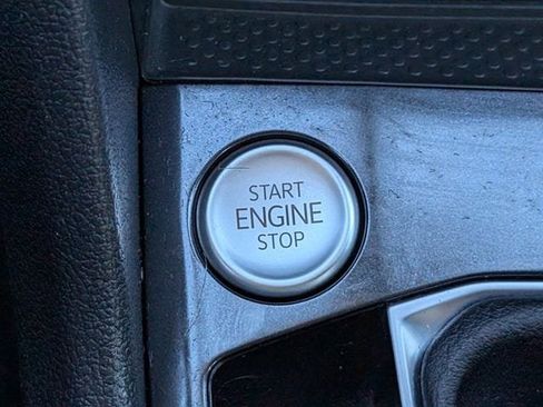 Used 2023 Volkswagen Tiguan SE image 18