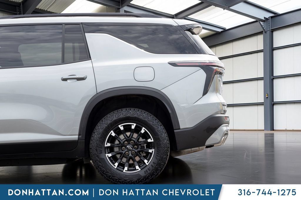 Used 2025 Chevrolet Traverse Z71 AWD/4WD image 33
