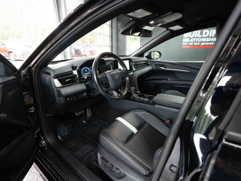 Used 2025 Toyota Camry SE FWD image 7