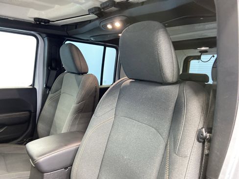 Used 2024 Jeep Wrangler Sahara image 8
