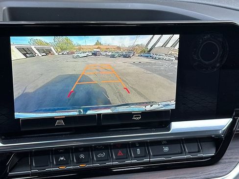 Used 2025 GMC Sierra 1500 SLT image 17