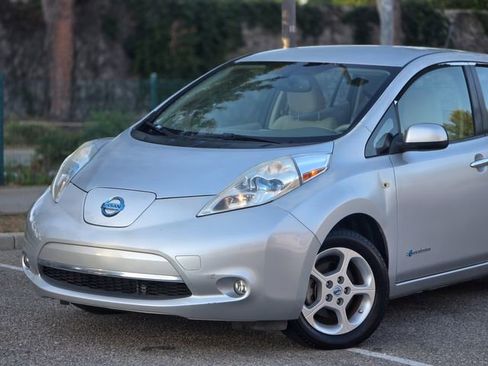 Used 2012 Nissan Leaf SL FWD image 18
