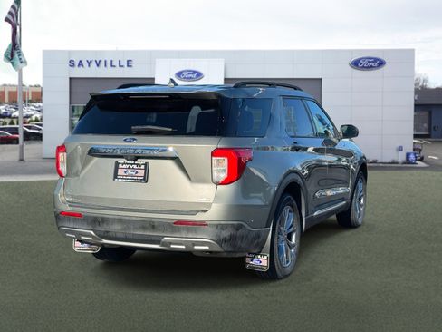 Used 2020 Ford Explorer XLT w/ Equipment Group 202A image 4