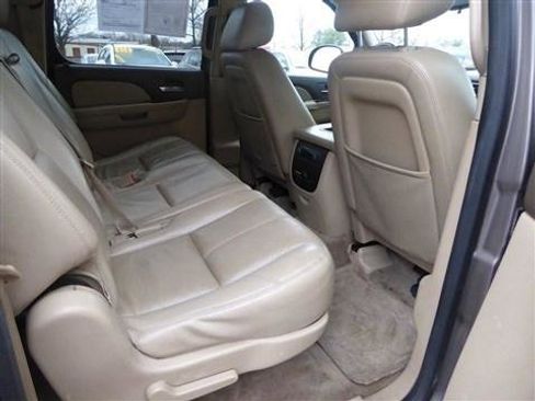Used 2013 Chevrolet Suburban LT image 21