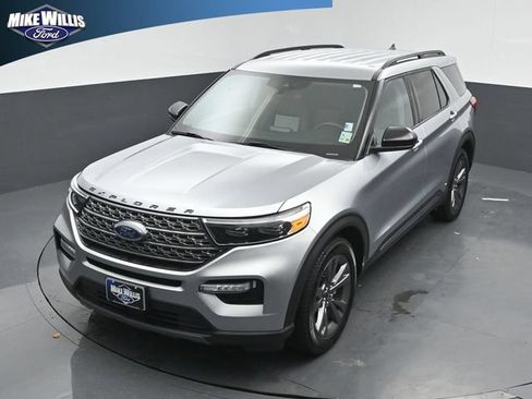 Used 2024 Ford Explorer XLT w/ Equipment Group 202A RWD image 11