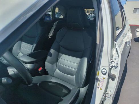 Used 2021 Toyota RAV4 XLE Premium image 12