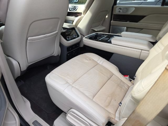 Used 2021 Lincoln Navigator Reserve w/ Luxury Package AWD/4WD image 13