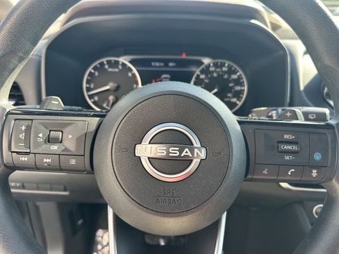 Used 2023 Nissan Rogue SV image 21