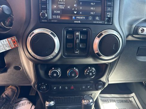 Used 2016 Jeep Wrangler Unlimited Sahara w/ Dual Top Group AWD/4WD image 26