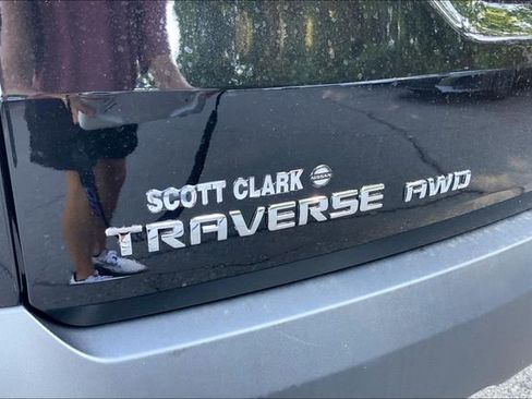 Used 2023 Chevrolet Traverse LT image 23