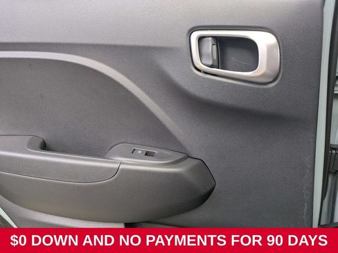 Used 2025 Hyundai Venue SEL FWD image 25