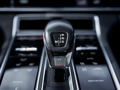 Used 2020 Porsche Panamera 4 image 69