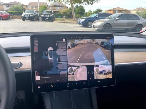 Used 2022 Tesla Model 3 Long Range image 21