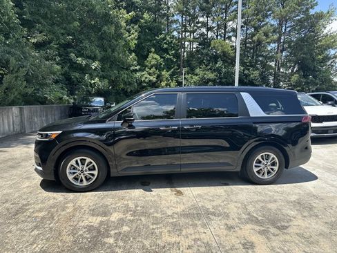 Certified 2024 Kia Carnival LX FWD image 10