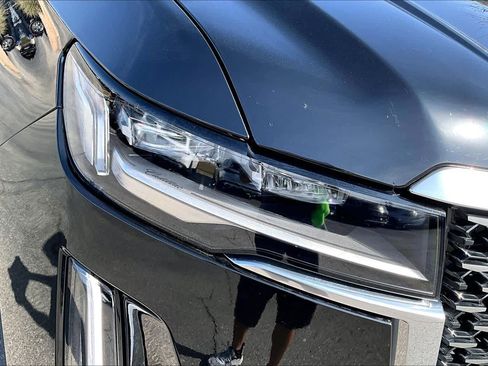 Used 2024 Cadillac Escalade Premium Luxury w/ Performance Package image 28