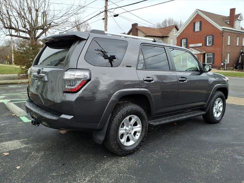 Used 2020 Toyota 4Runner SR5 image 4