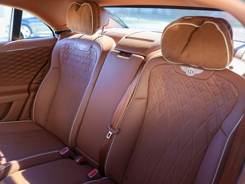 Used 2021 Bentley Flying Spur W12 image 10