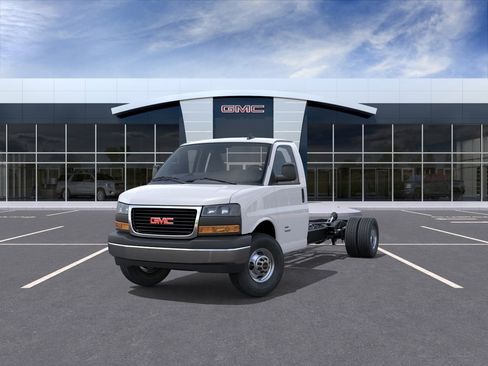 New 2025 GMC Savana 3500 Extended w/ Power Convenience Package image 9