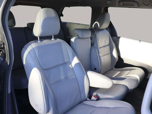 Used 2019 Toyota Sienna XLE image 36