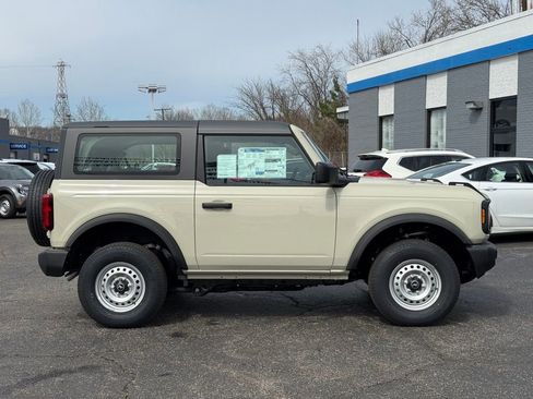 New 2026 Ford Bronco Base image 8