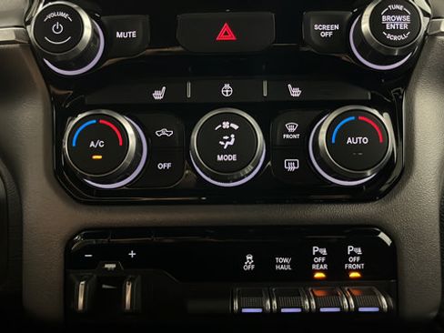 Used 2020 RAM 1500 Big Horn AWD/4WD image 18