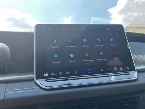 New 2026 Volkswagen Tiguan SE R-Line FWD image 10