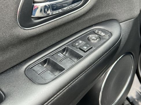 Used 2022 Honda HR-V EX image 16