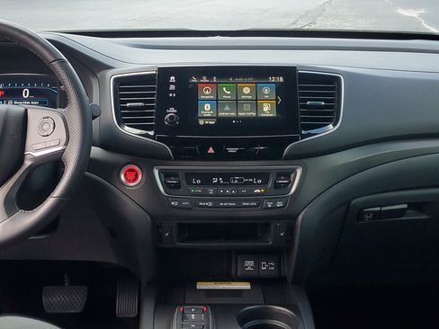 Used 2022 Honda Pilot TrailSport image 18