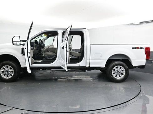 Used 2022 Ford F250 XLT w/ Snow Plow Prep Package image 41