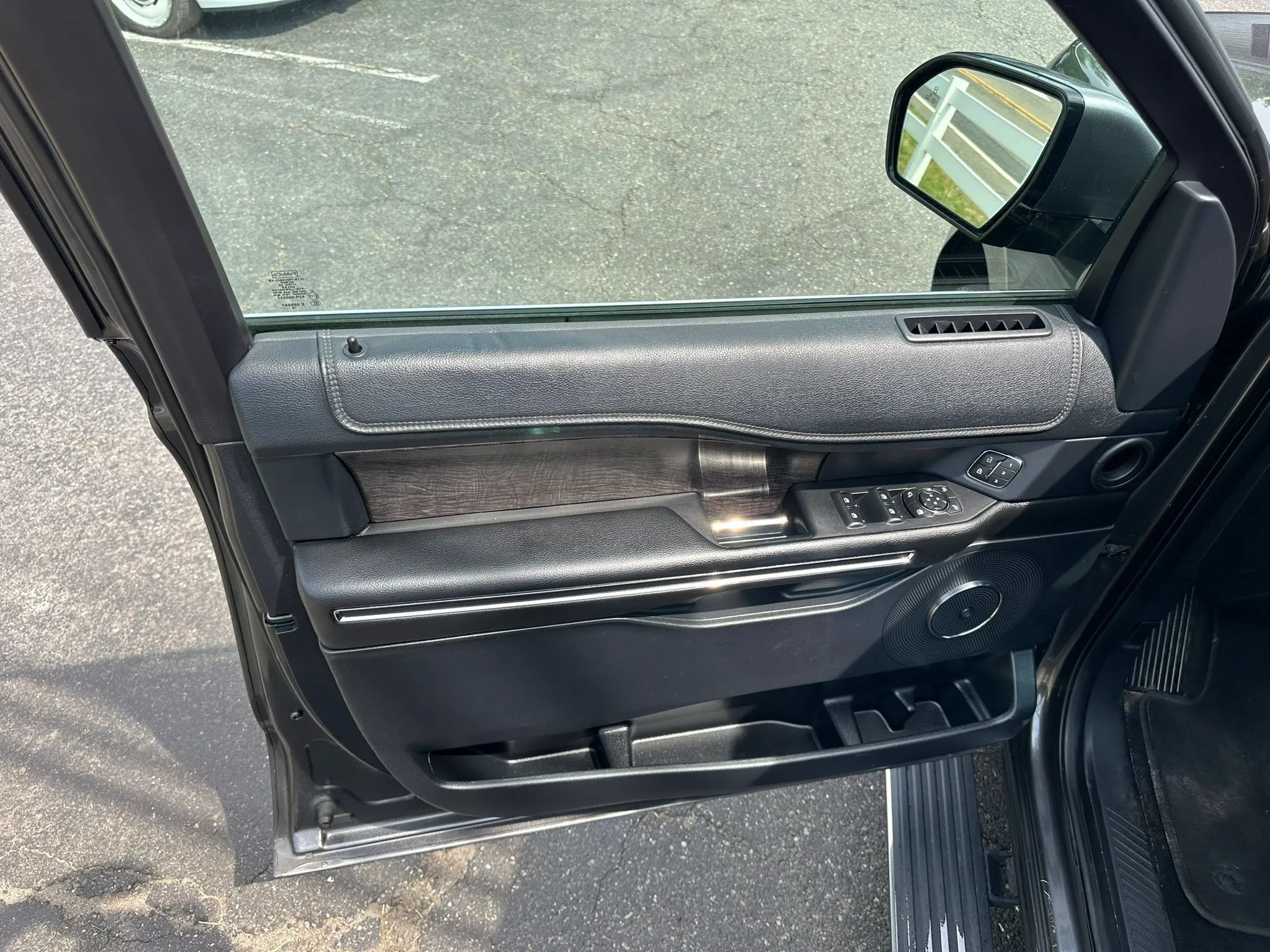 Used 2018 Ford Expedition Max Limited AWD/4WD image 40