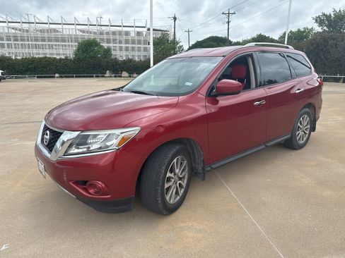 Used 2016 Nissan Pathfinder S FWD image 1