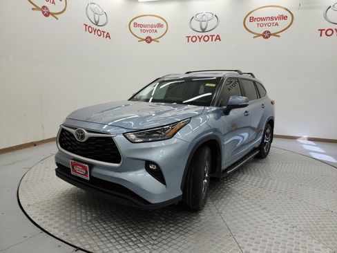 Certified 2023 Toyota Highlander XLE image 2