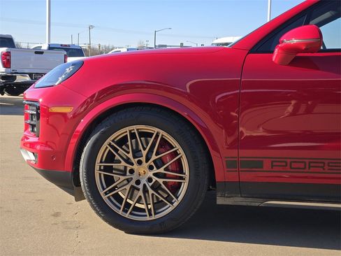 Used 2024 Porsche Cayenne S image 30