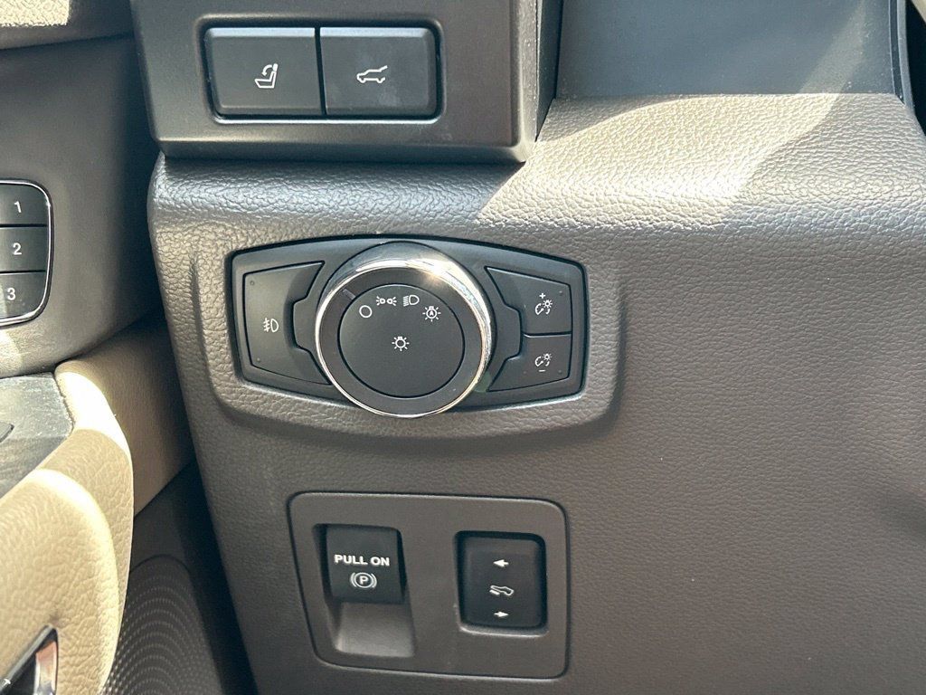 Used 2019 Ford Expedition Limited w/ Special Edition Package RWD image 29