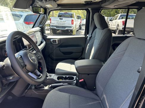 New 2025 Jeep Gladiator Sport image 14