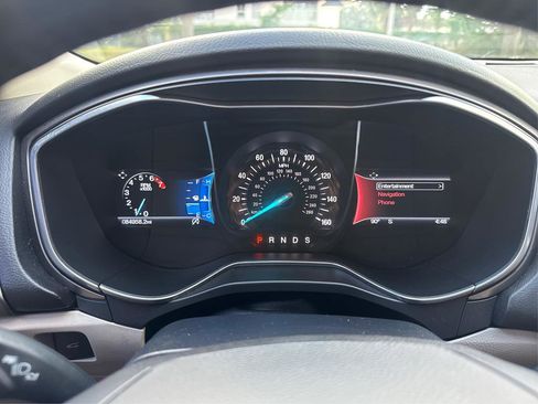 Used 2017 Ford Fusion SE w/ Fusion SE Technology Package image 16