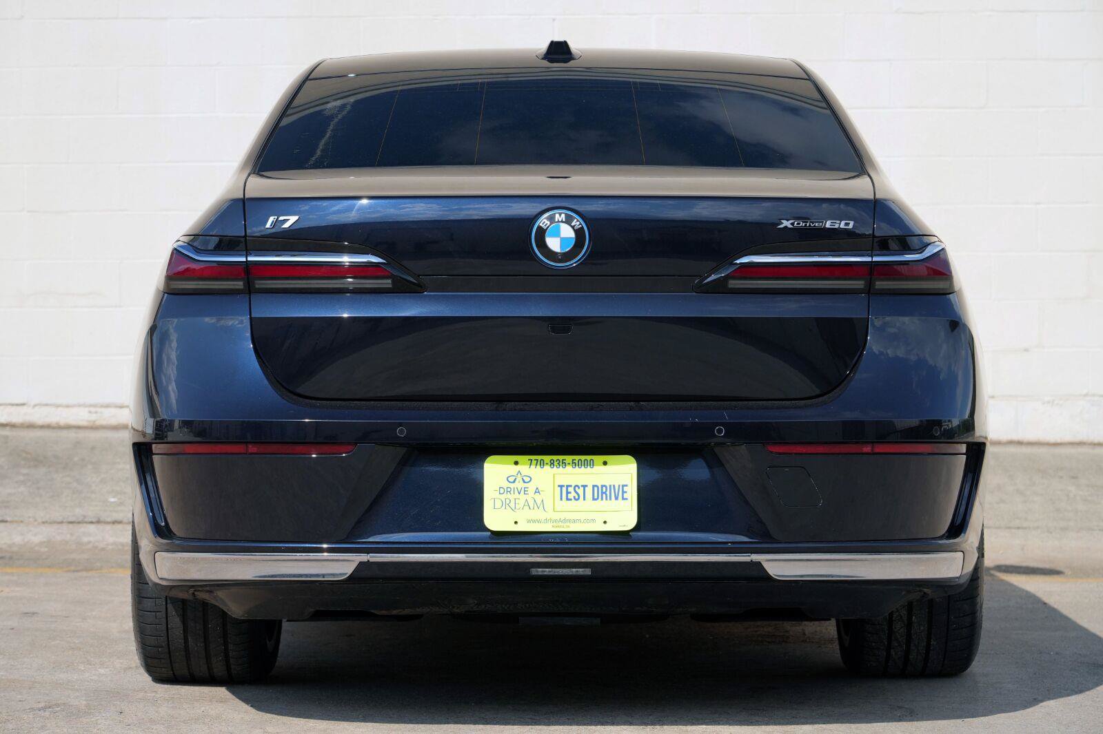 Used 2023 BMW i7 xDrive60 w/ Executive Package 2 AWD/4WD image 11