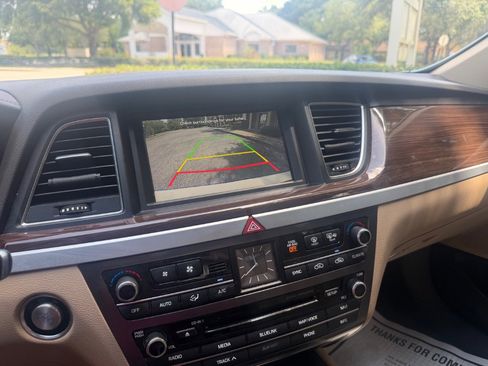 Used 2015 Hyundai Genesis 3.8 RWD image 16