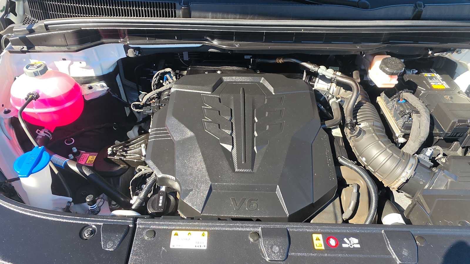 Used 2025 Kia Carnival FWD image 24