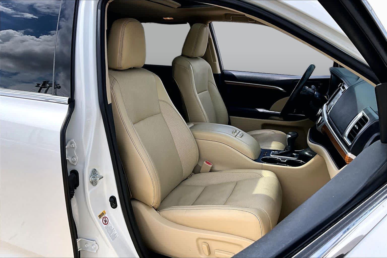 Used 2017 Toyota Highlander Limited FWD image 9