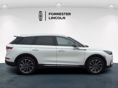 Used 2023 Lincoln Corsair AWD w/ Equipment Group 101A image 2