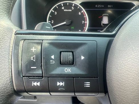 Used 2022 Nissan Rogue SV AWD/4WD image 16