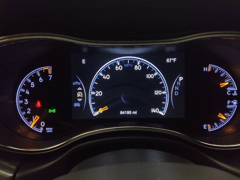 Used 2018 Jeep Grand Cherokee Limited AWD/4WD image 23
