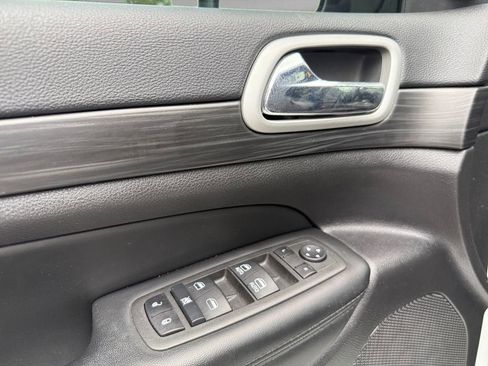 Used 2022 Jeep Grand Cherokee Laredo X RWD image 11