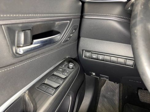 Used 2024 Toyota Venza XLE image 22